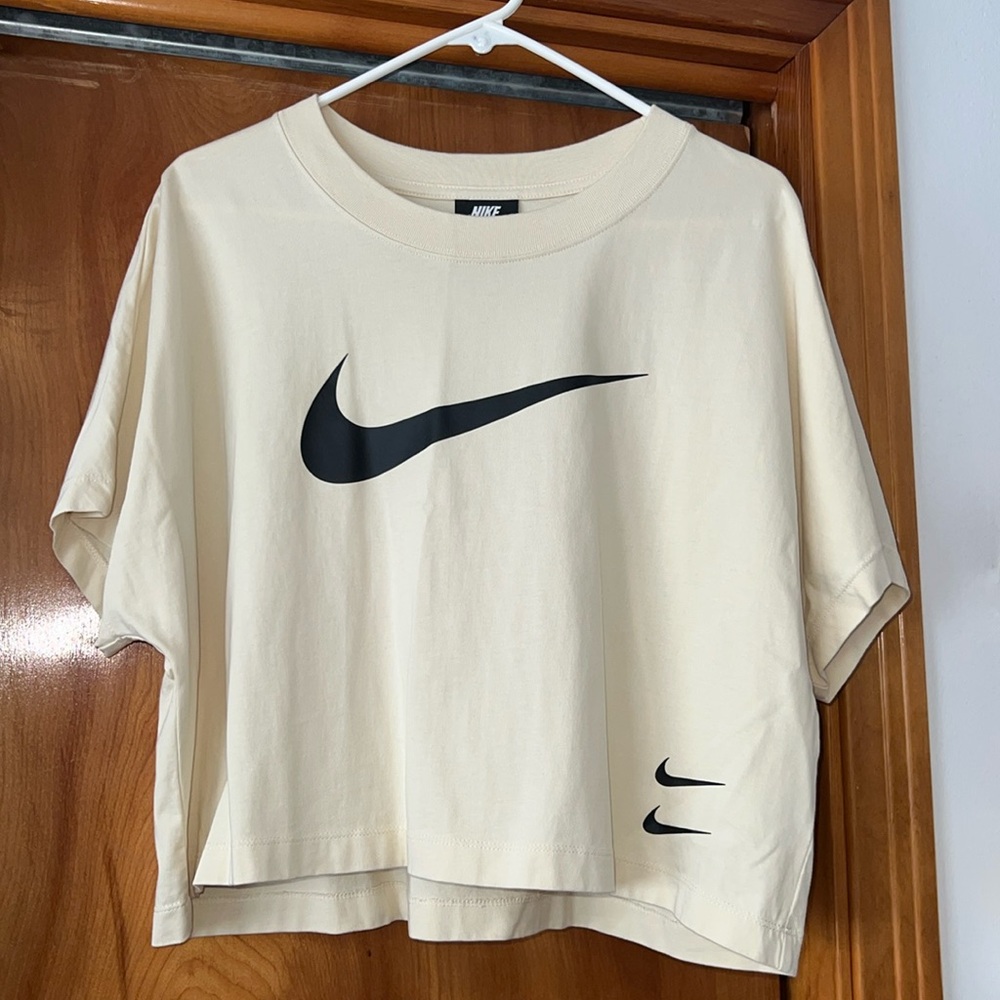 Nike top